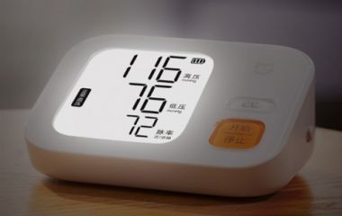 Xiaomi випустила розумний тонометр з автономністю до 90 днів