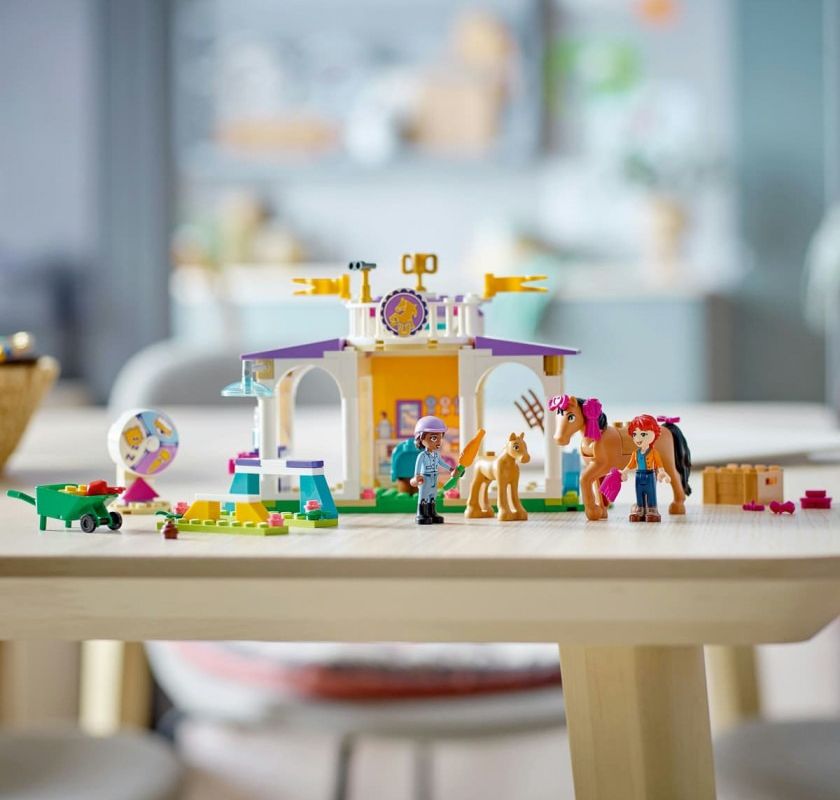 До Світу Конних Вмінь: LEGO Friends Тренування коня.