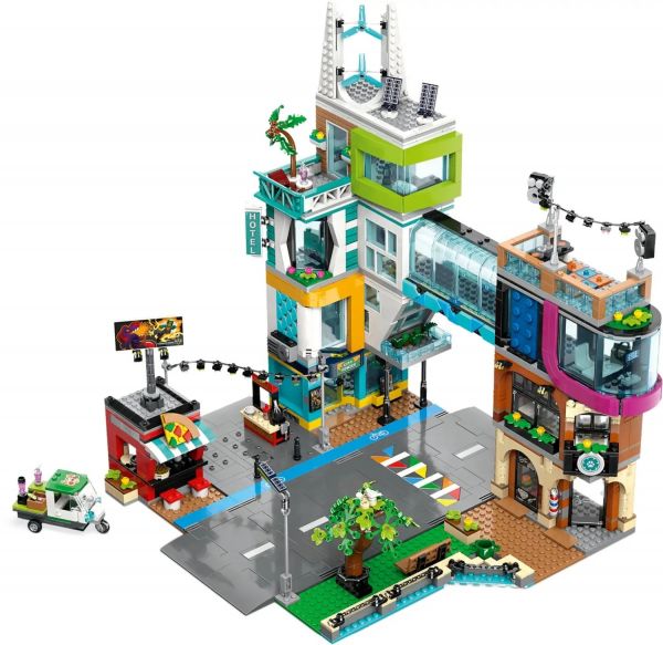 Блоковий конструктор LEGO City Центр міста (60380)