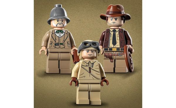 Блоковий конструктор LEGO Indiana Jones Переслідування на винищувачі (77012)