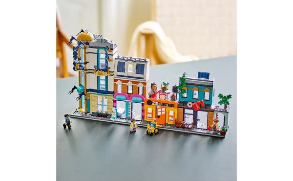 Блоковий конструктор LEGO Головна вулиця (31141)