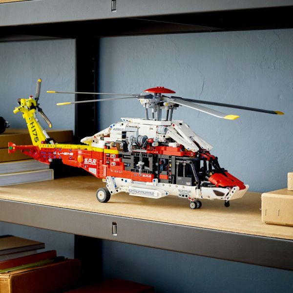 Блоковий конструктор LEGO Technic Рятувальний гелікоптер Airbus H175 (42145)