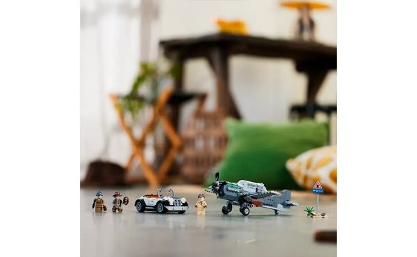 Блоковий конструктор LEGO Indiana Jones Переслідування на винищувачі (77012)