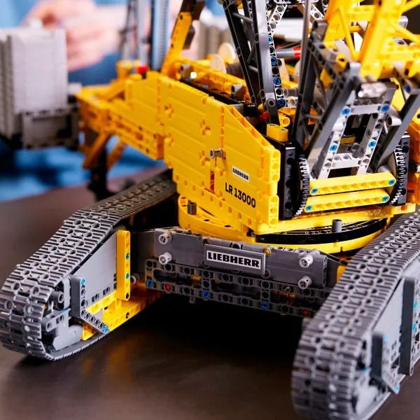 Блоковий конструктор LEGO Гусеничний кран Liebherr LR 13000 (42146)