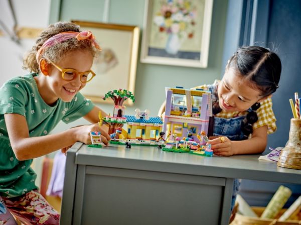 Блоковий конструктор LEGO Friends Рятувальний центр для собак (41727)