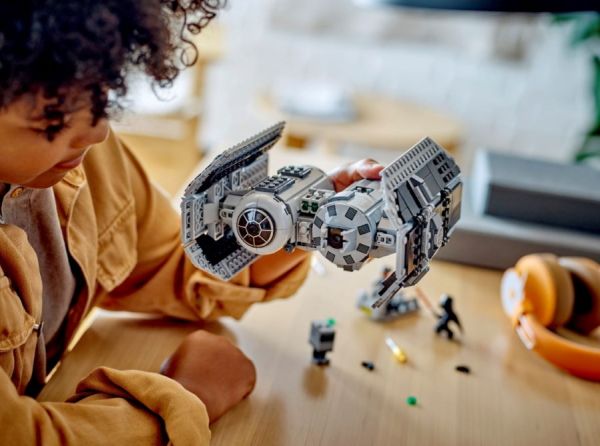 Блоковий конструктор LEGO Star Wars Бомбардувальник TIE (75347)