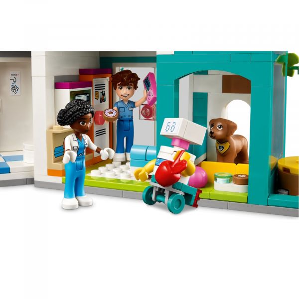 Блоковий конструктор LEGO Friends Лікарня в Хартлейк-Сіті (42621)