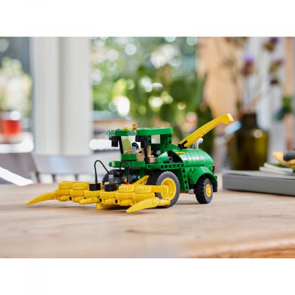 Блоковий конструктор LEGO Technic Кормозбиральний комбайн John Deere 9700 (42168)