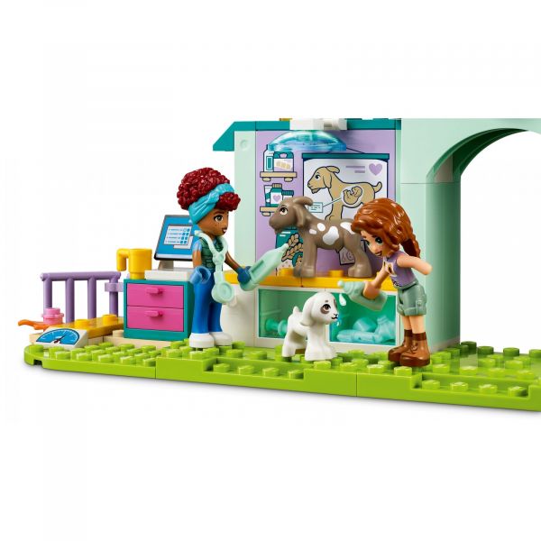 Блоковий конструктор LEGO Friends Ветеринарна клініка для сільськогосподарських тварин (42632)